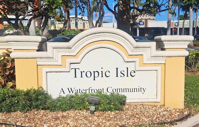 view of community / neighborhood sign