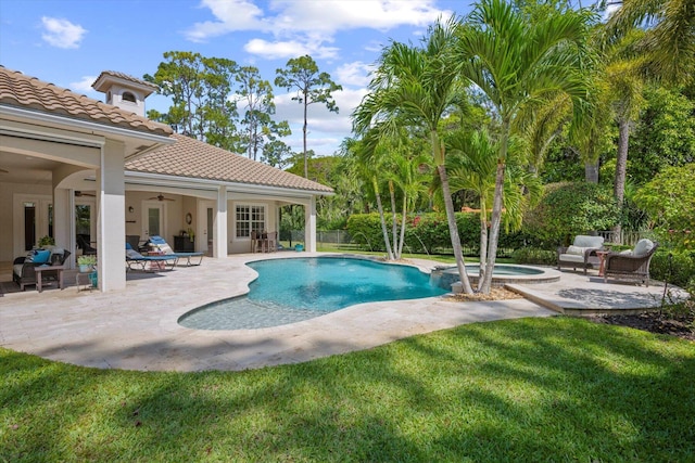 view of swimming pool with a patio, an in ground hot tub, an outdoor living space, a ceiling fan, and a fenced in pool