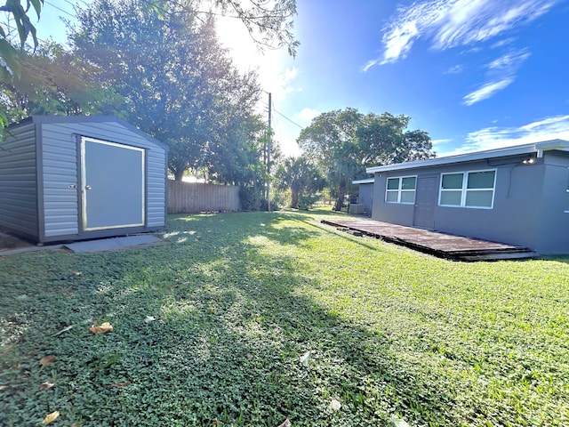 view of yard with a storage unit