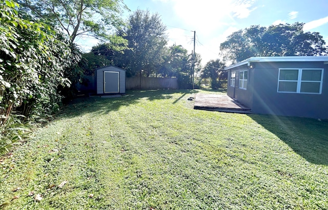 view of yard featuring a storage shed