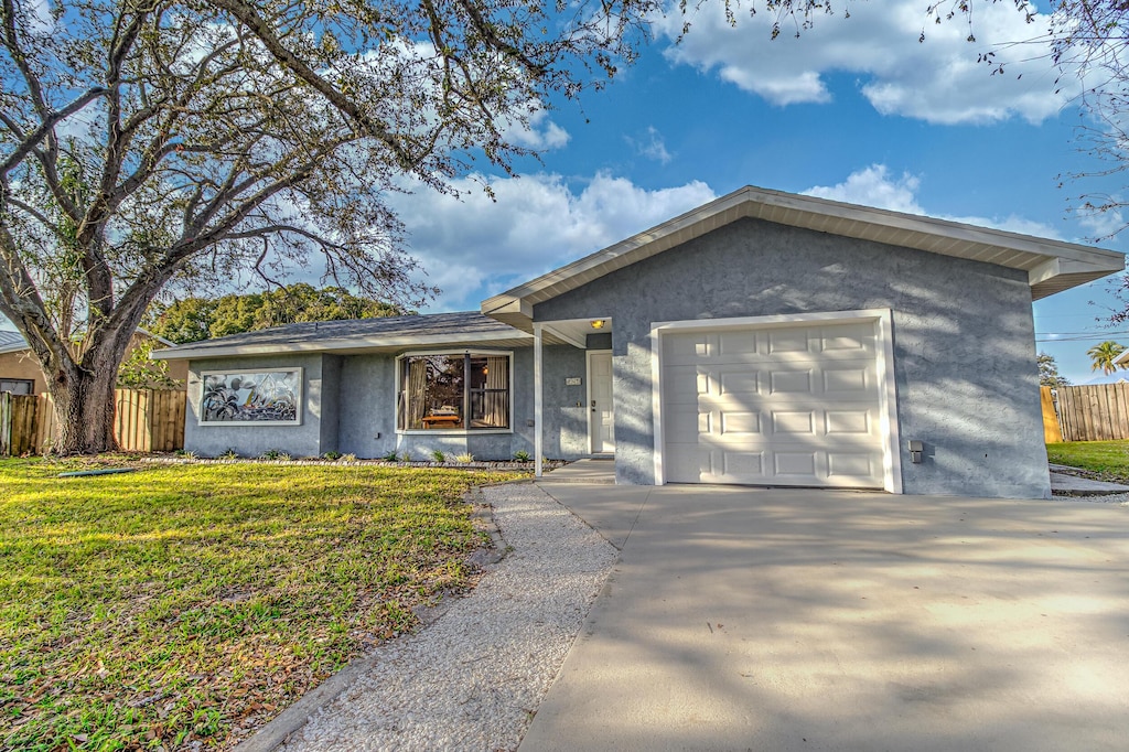 view of front facade featuring a garage and a front yard