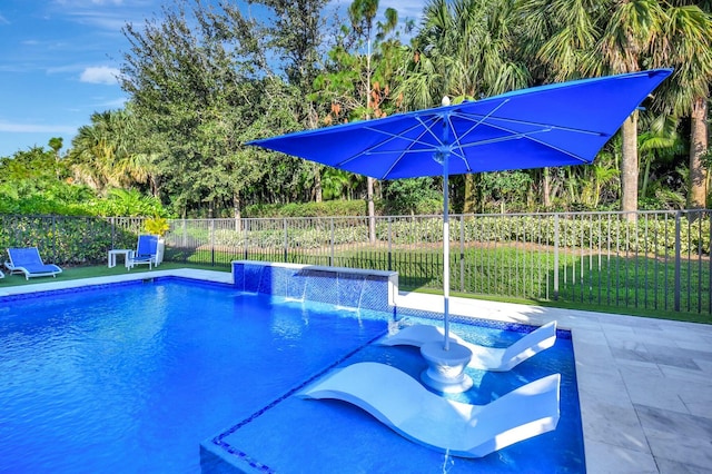 view of pool with pool water feature