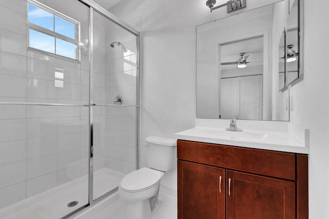 bathroom featuring an enclosed shower, vanity, toilet, and ceiling fan