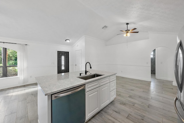 empty room featuring ceiling fan, ornamental molding, a textured ceiling, and light hardwood / wood-style flooring