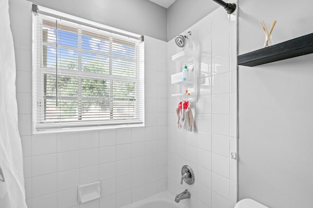 bathroom featuring shower / bath combo