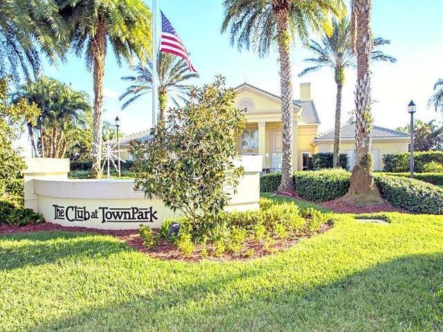 community sign featuring a yard