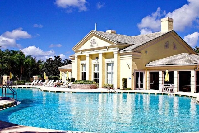 view of swimming pool featuring a patio