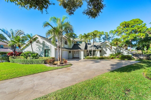 view of front of home featuring a front yard