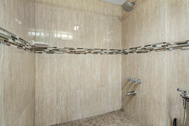 bathroom featuring tiled shower