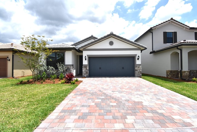 view of front facade featuring a front yard and a garage