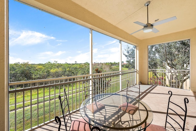 sunroom featuring ceiling fan