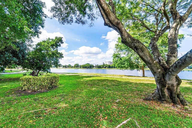 view of yard featuring a water view