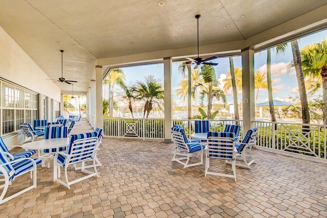 sunroom with ceiling fan