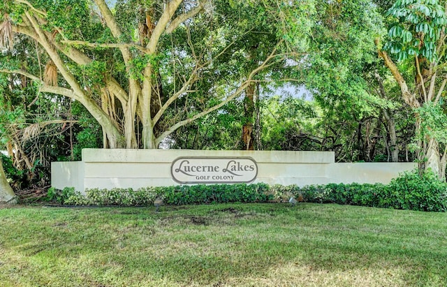 view of community / neighborhood sign