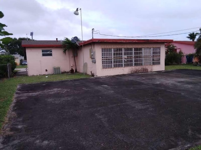 view of front of house featuring central air condition unit