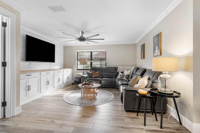 living room featuring crown molding, ceiling fan, and light hardwood / wood-style floors