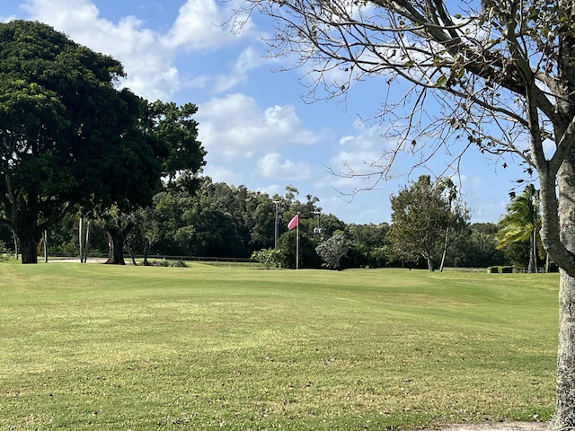 view of property's community featuring a lawn