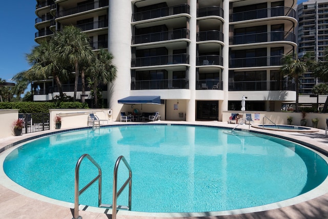 view of swimming pool