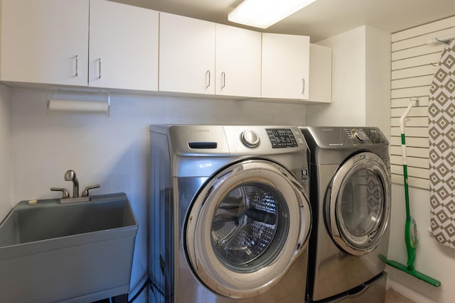 laundry room with cabinets, sink, and independent washer and dryer