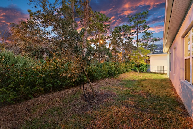 view of yard at dusk