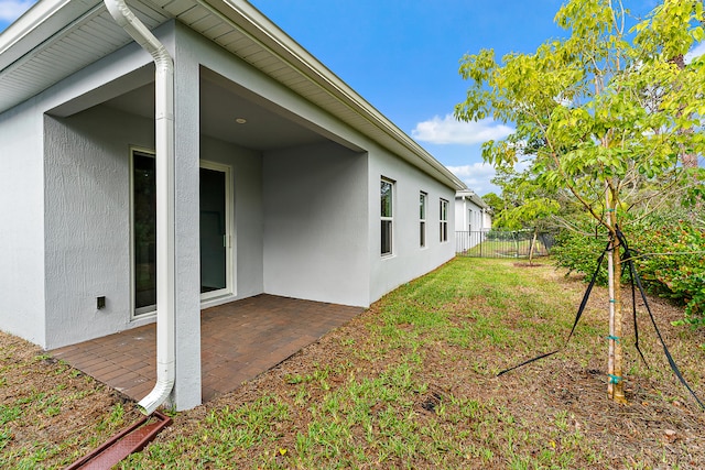 view of yard with a patio