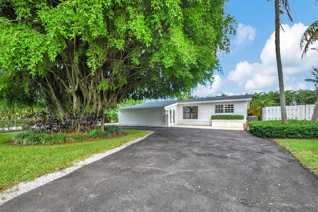 view of front of property