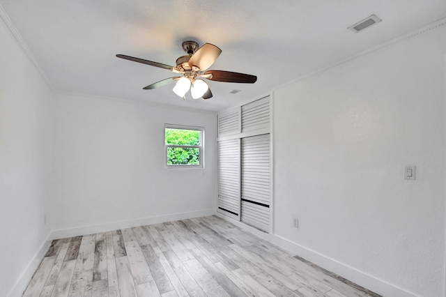 unfurnished room with ceiling fan, ornamental molding, and light hardwood / wood-style flooring