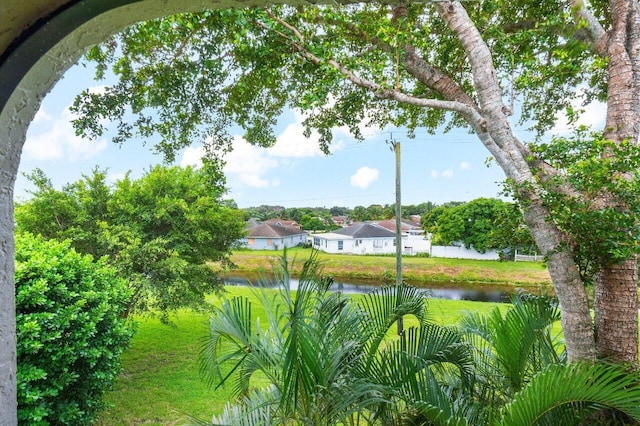 view of yard featuring a water view