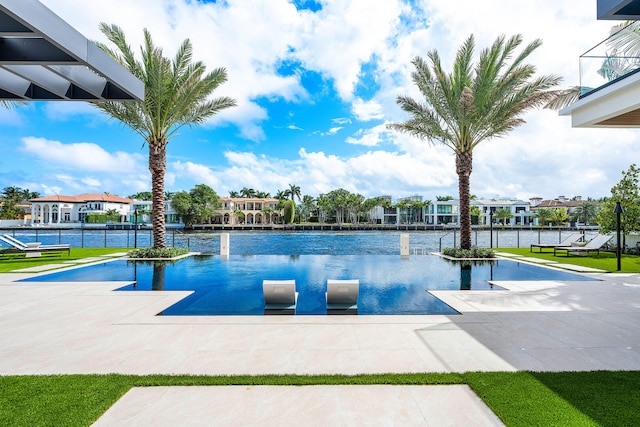 view of swimming pool