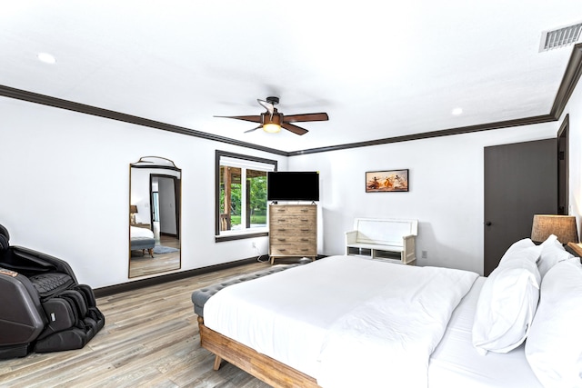 bedroom featuring ornamental molding, light hardwood / wood-style floors, and ceiling fan