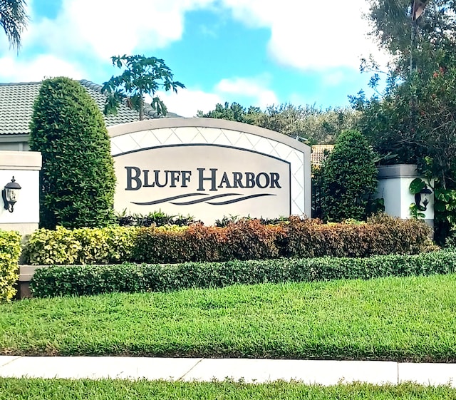 view of community / neighborhood sign