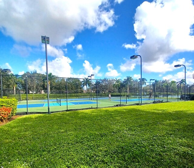 view of property's community featuring a yard