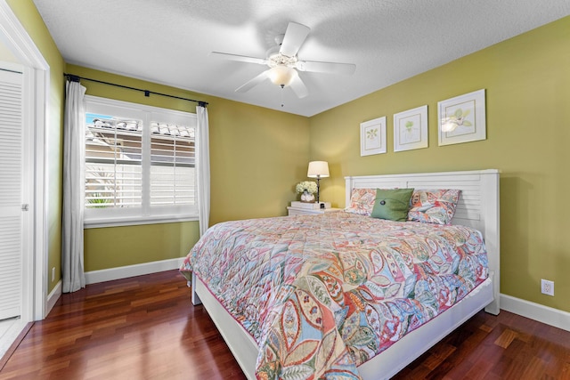 bedroom featuring ceiling fan, dark hardwood / wood-style floors, and a textured ceiling