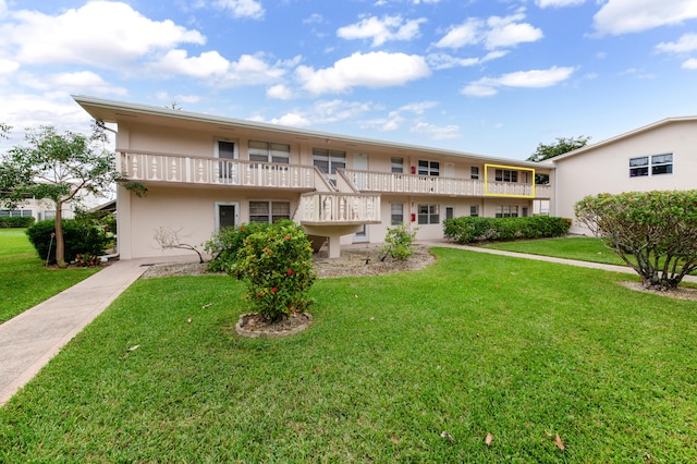 view of yard featuring a balcony