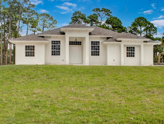 view of front of property with a front yard