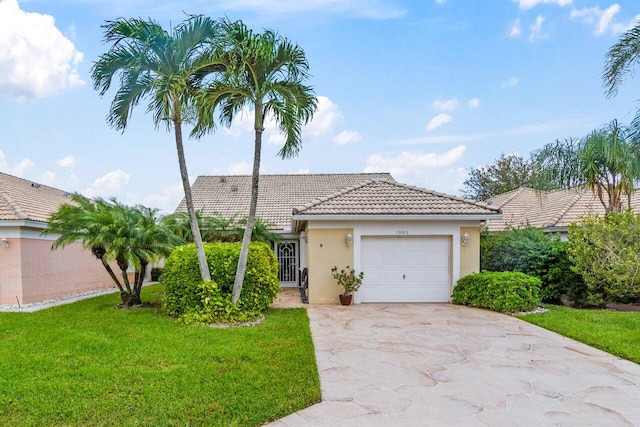 view of front of property featuring a front yard and a garage