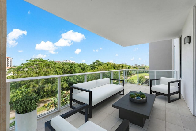 balcony featuring an outdoor hangout area