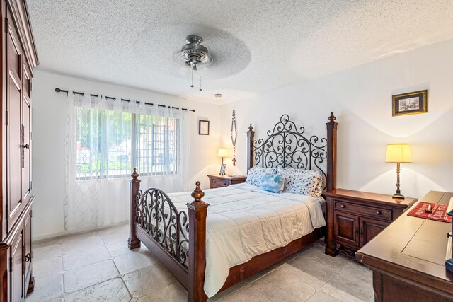 bedroom featuring a textured ceiling and ceiling fan