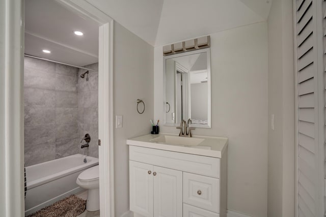 full bathroom with toilet, vanity, and tiled shower / bath