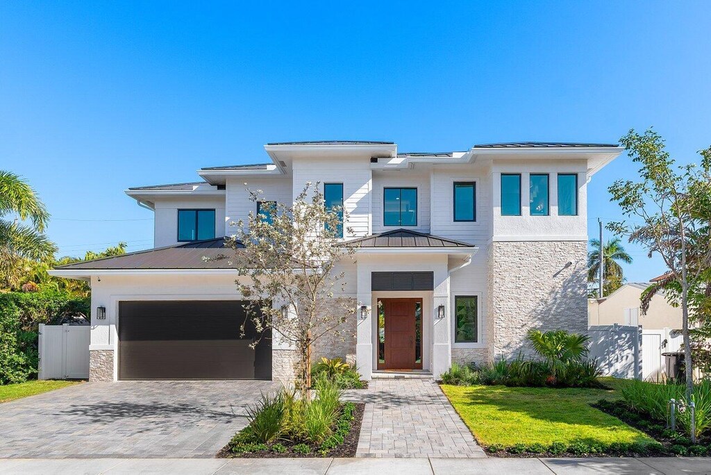 view of front of home with a garage