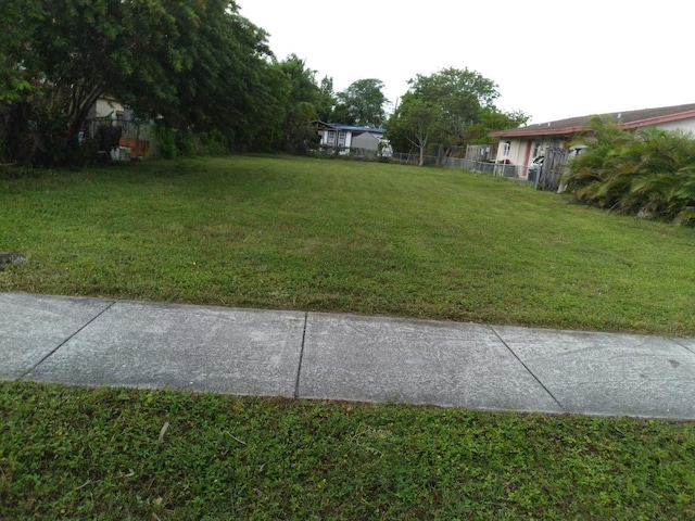 Listing photo 2 for 4241 SW 62nd Ave, Davie FL 33314