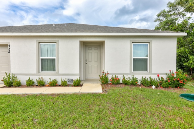 view of front facade with a front lawn