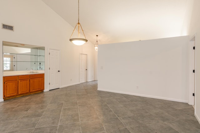 kitchen featuring stainless steel appliances, vaulted ceiling, an inviting chandelier, sink, and pendant lighting