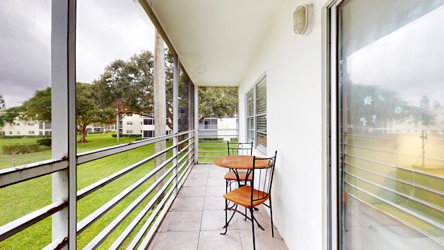 sunroom / solarium with a healthy amount of sunlight