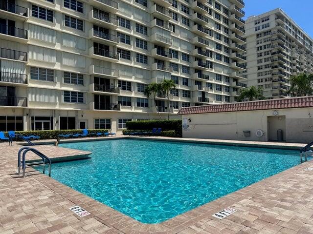 view of swimming pool