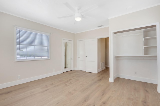 unfurnished bedroom featuring ceiling fan, light hardwood / wood-style floors, and crown molding