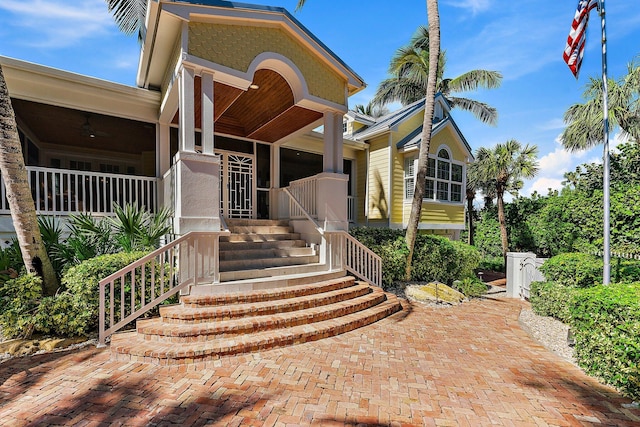 view of front of property with ceiling fan