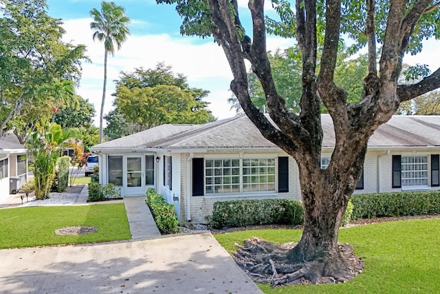 view of front of house featuring a front yard