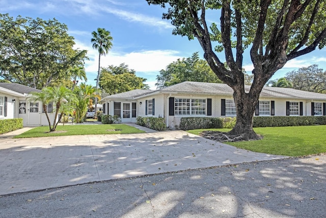 ranch-style house with a front yard