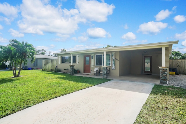 view of front of house featuring a front yard and a carport